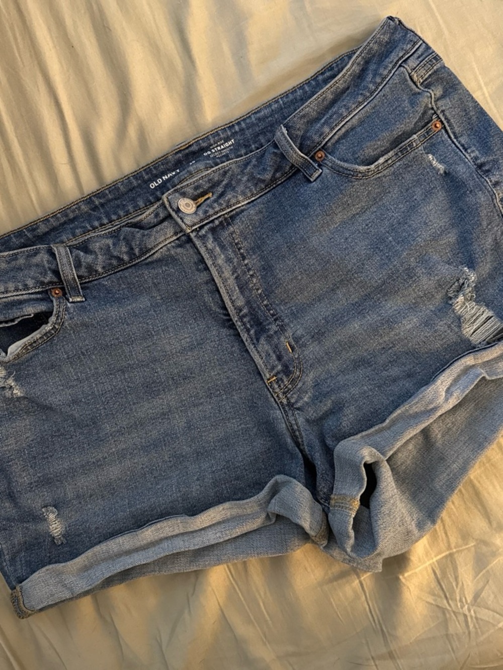 Old Navy Women's OG Straight Medium Blue Distressed Denim Roll-Cuff Shorts - 20